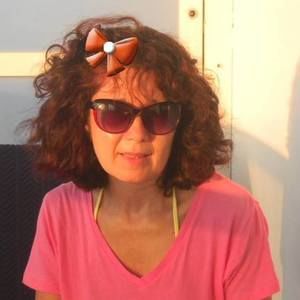 Meet your Posher, Larissa